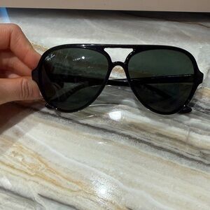 Black oversized aviator sunglasses